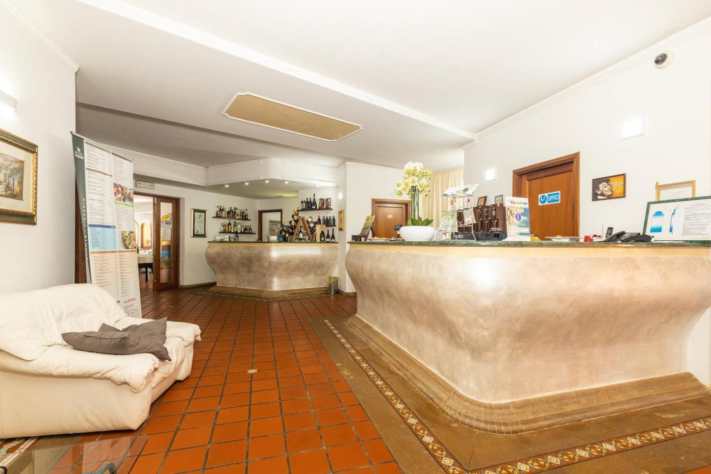 Hotel L'Ulivo Джиразоле Екстер'єр фото