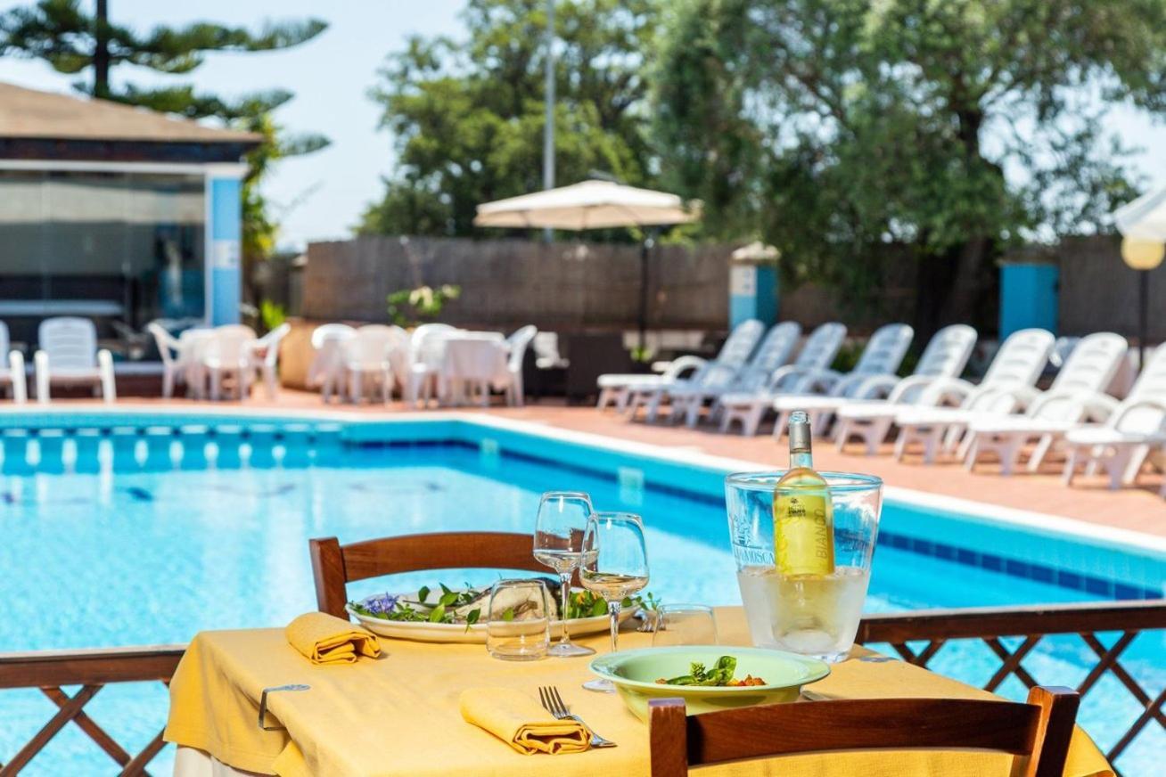 Hotel L'Ulivo Джиразоле Екстер'єр фото